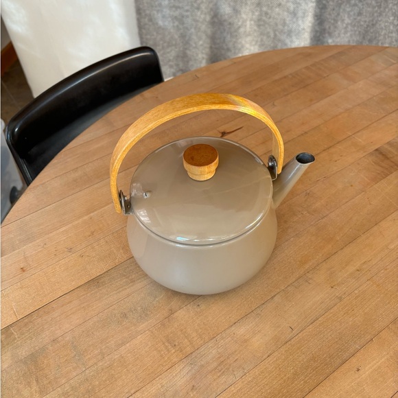 Vintage Enameled Kettle with Bentwood Handle - Picture 4 of 12
